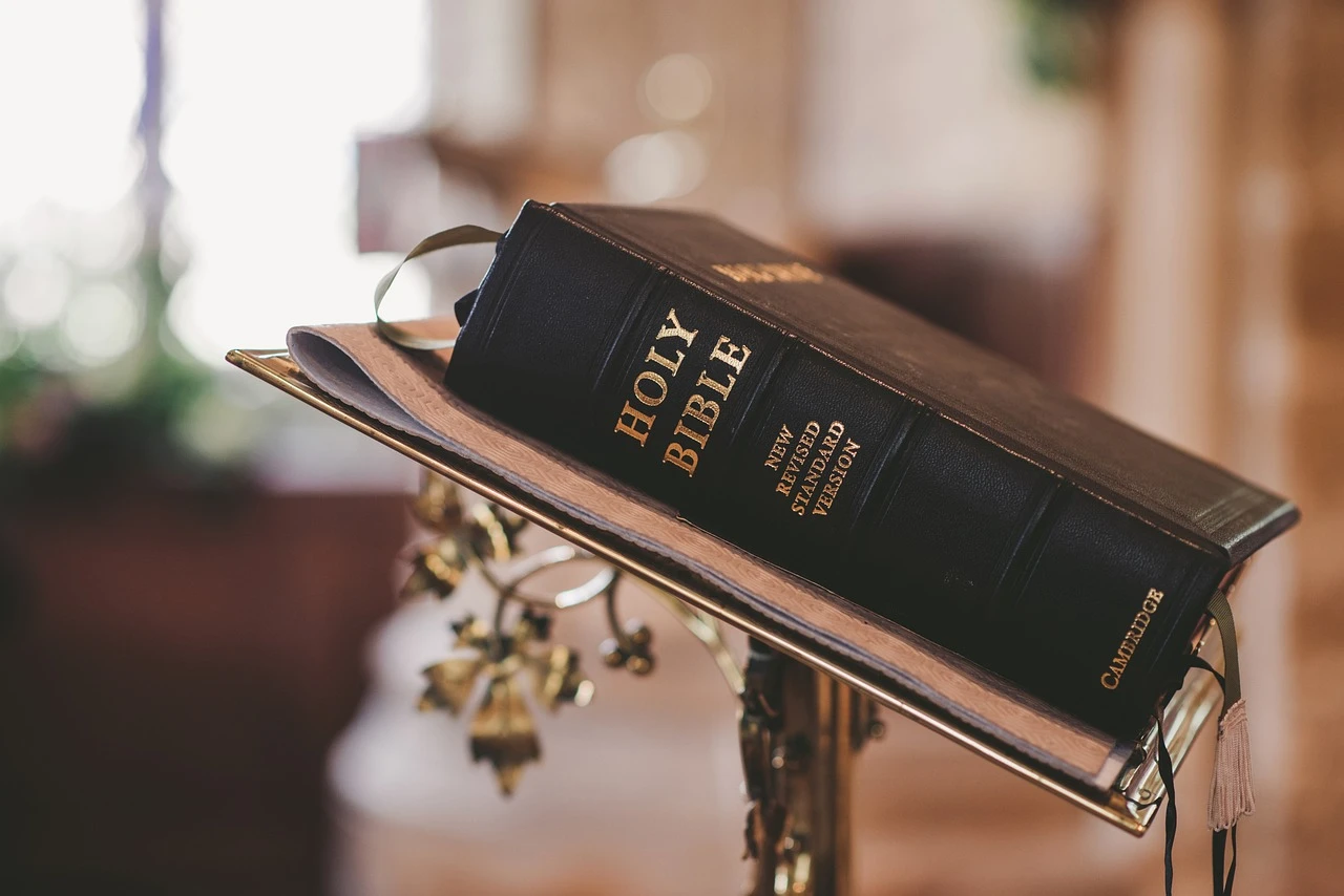 How to Do An Online Bible Study: A Step-By-Step Guide